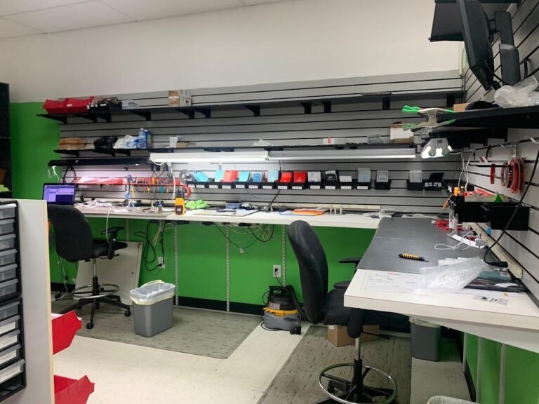 Cell Phone Repair Shop in 2719 Chimney Rock Rd Houston