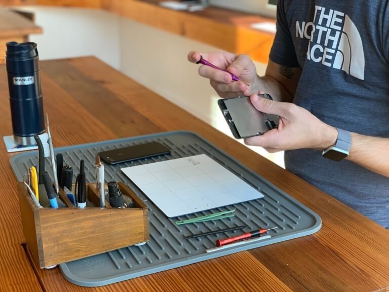 Cell Phone Repair Shop in 618 Columbus Ave Suite B Waco